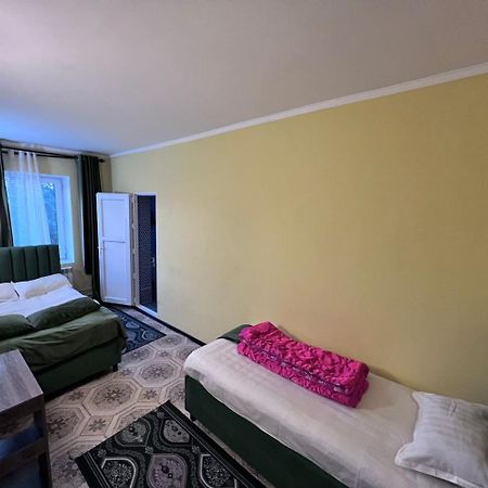 Turan Guesthouse Karakol Bagian luar foto