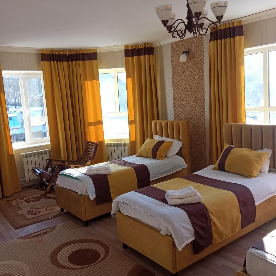 Turan Guesthouse Karakol Bagian luar foto
