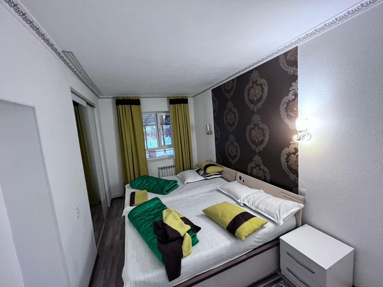 Turan Guesthouse Karakol Bagian luar foto