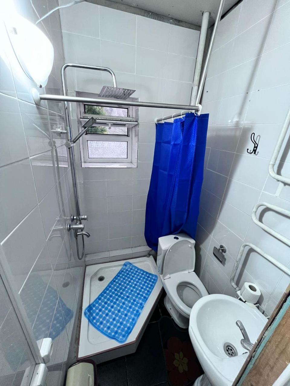 Turan Guesthouse Karakol Bagian luar foto