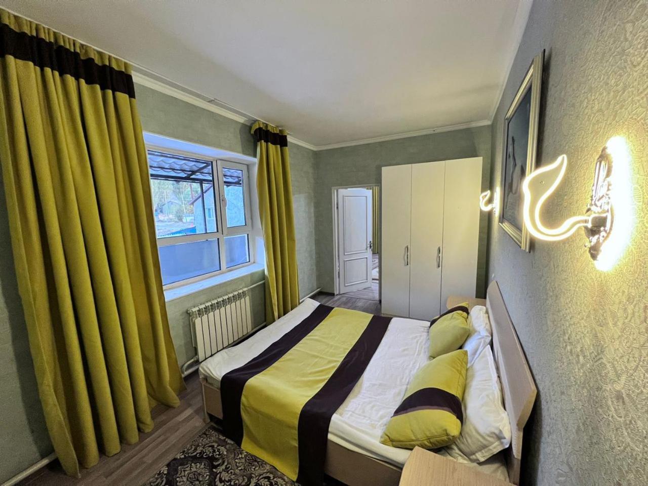 Turan Guesthouse Karakol Bagian luar foto