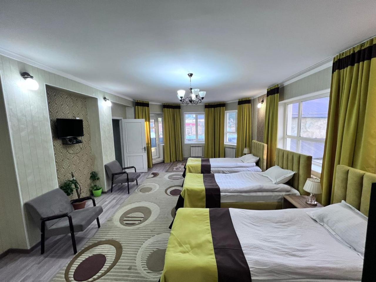 Turan Guesthouse Karakol Bagian luar foto