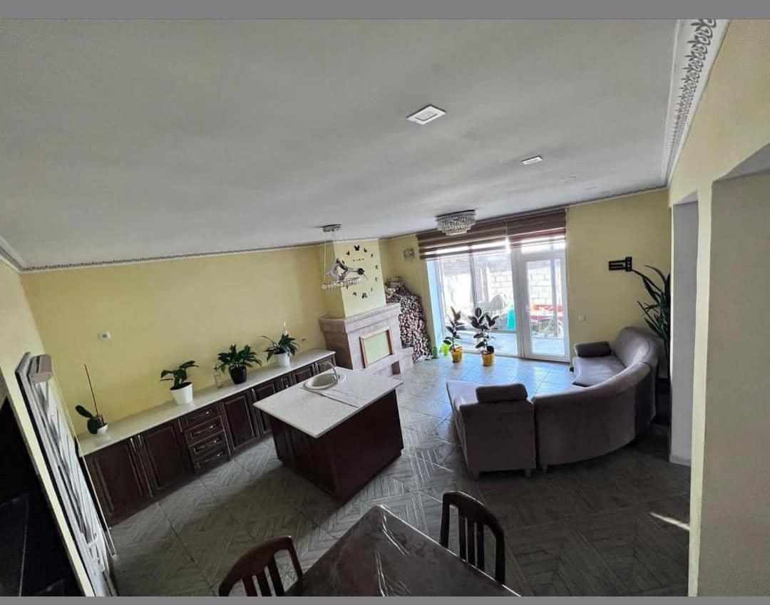 Turan Guesthouse Karakol Bagian luar foto