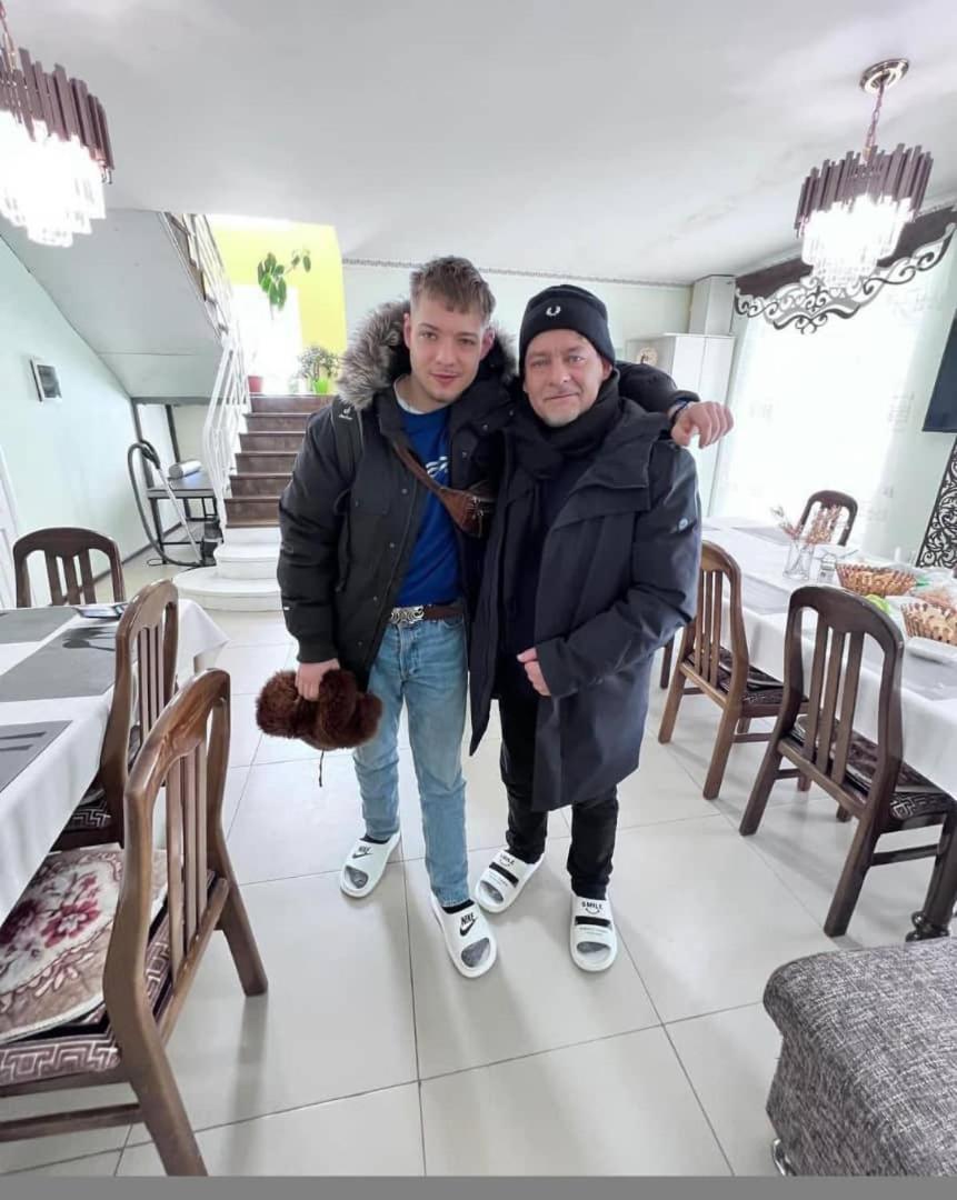 Turan Guesthouse Karakol Bagian luar foto