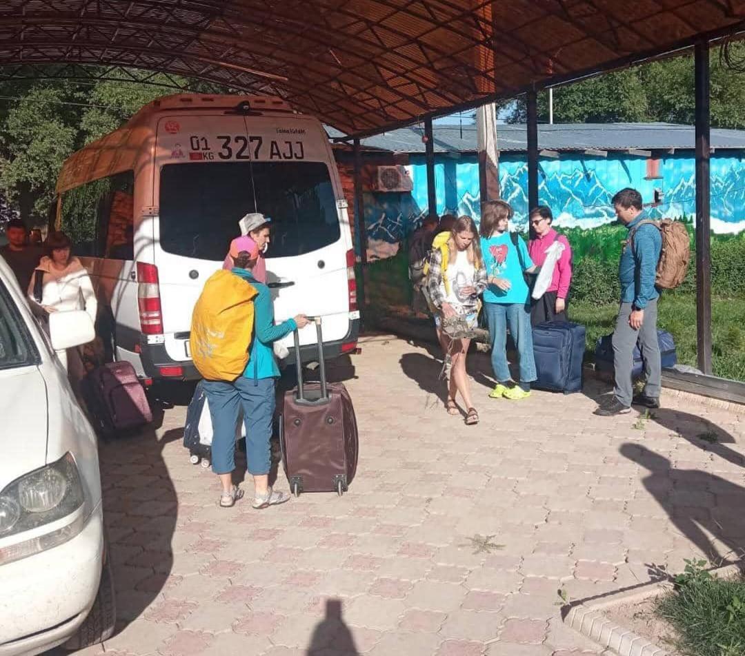 Turan Guesthouse Karakol Bagian luar foto