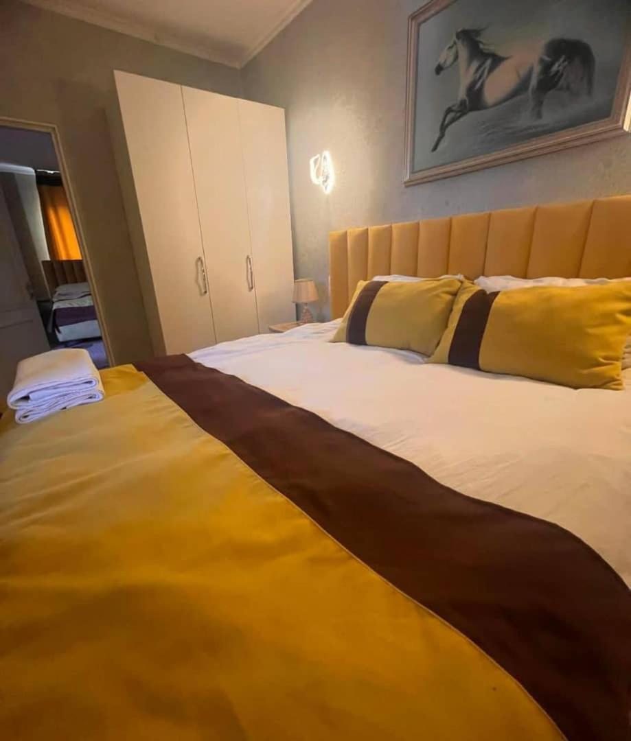 Turan Guesthouse Karakol Bagian luar foto