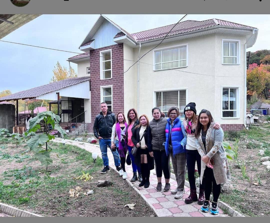 Turan Guesthouse Karakol Bagian luar foto