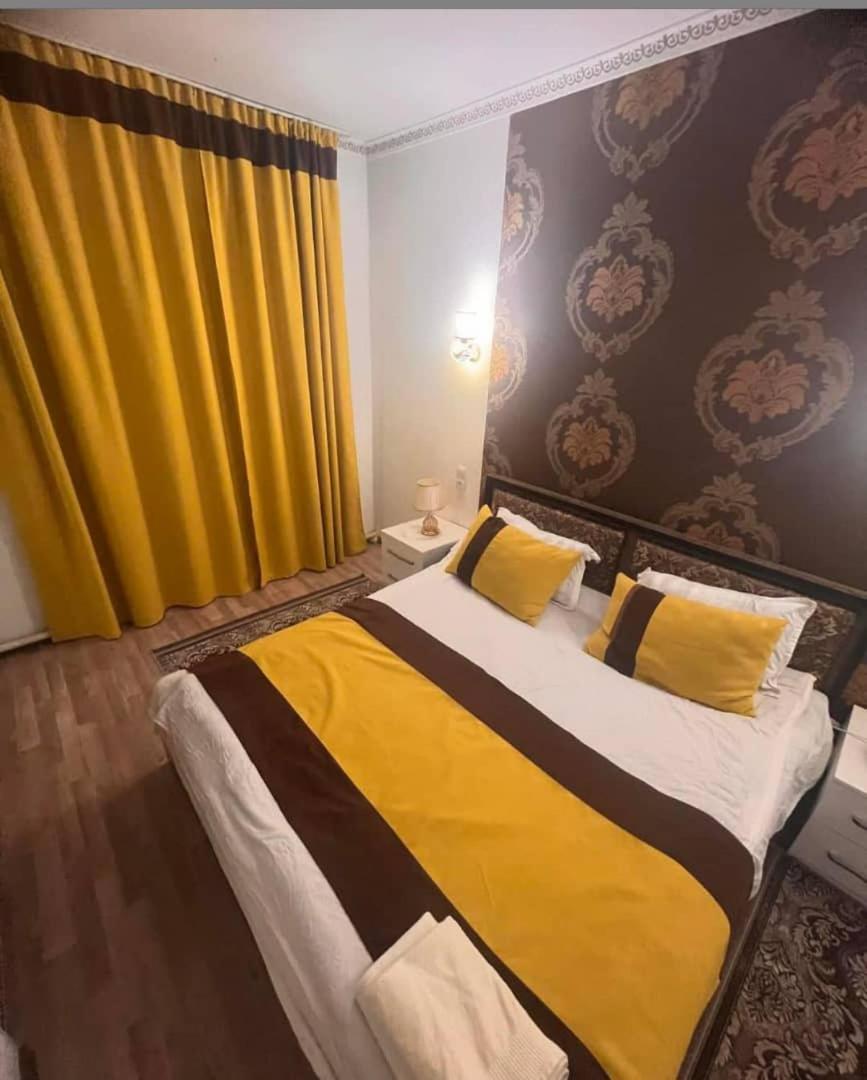 Turan Guesthouse Karakol Bagian luar foto