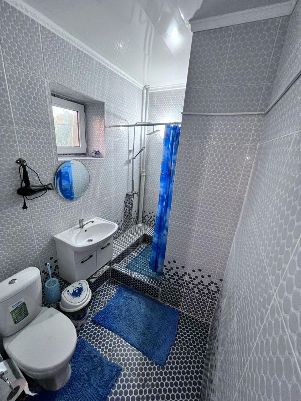 Turan Guesthouse Karakol Bagian luar foto